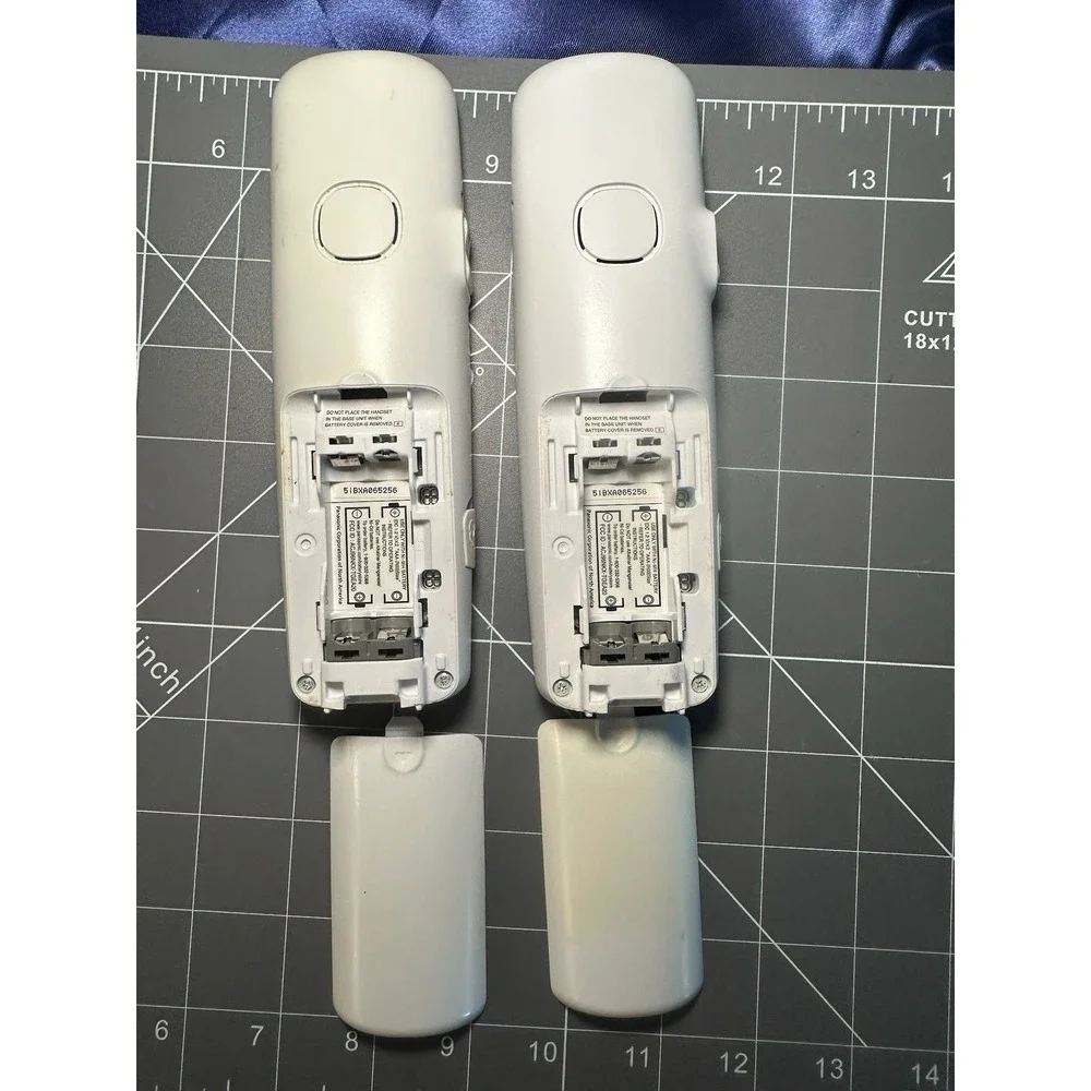 2 Handsets! Panasonic KX-TGEA20 Handsets w/ Ni-MH Batts. KX-TGE260 Base Charger